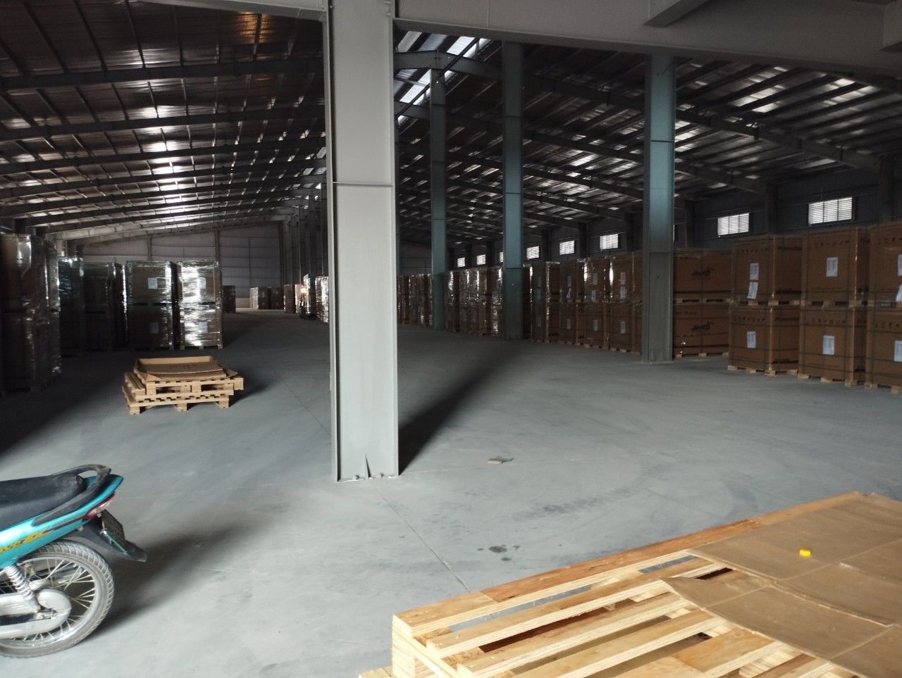 Cho thuê kho xưởng 6.000m2 KCN Vân Trung, nhà máy mới, chất lượng cao, vị trí đẹp.